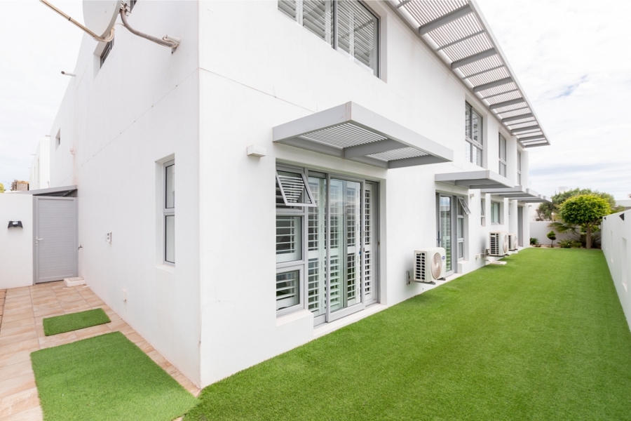 4 Bedroom Property for Sale in Paradise Beach Western Cape